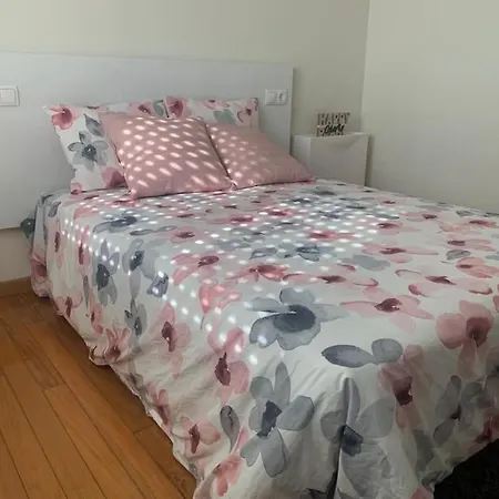 Piso En Xinzo, Luminoso Centrico, Tres Apartamento *