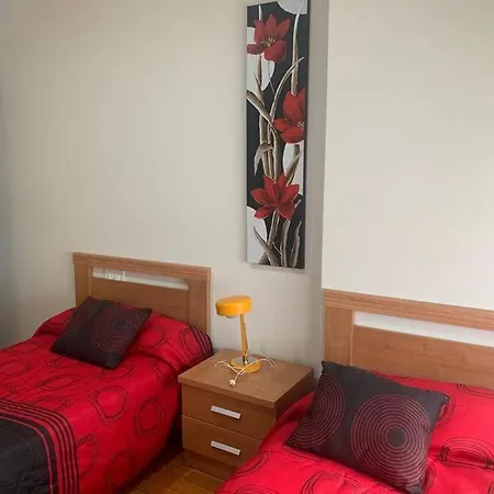 Piso En Xinzo, Luminoso Centrico, Tres Apartamento