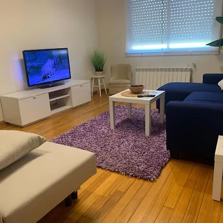 Piso En Xinzo, Luminoso Centrico, Tres Apartamento